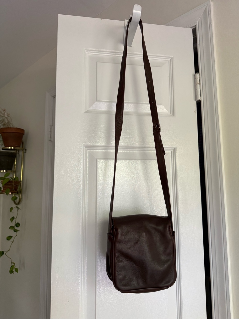Vintage Italian Leather Crossbody Bag Dark Brown Adjustable Strap Mini Purse - Picture 4 of 13